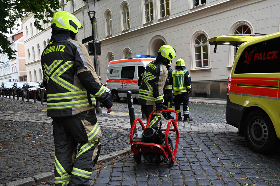 Am heutigen Donnerstagmittag wurde die Görlitzer Nikolaischule evakuiert. Zahlreiche Einsatzkräfte waren vor Ort.