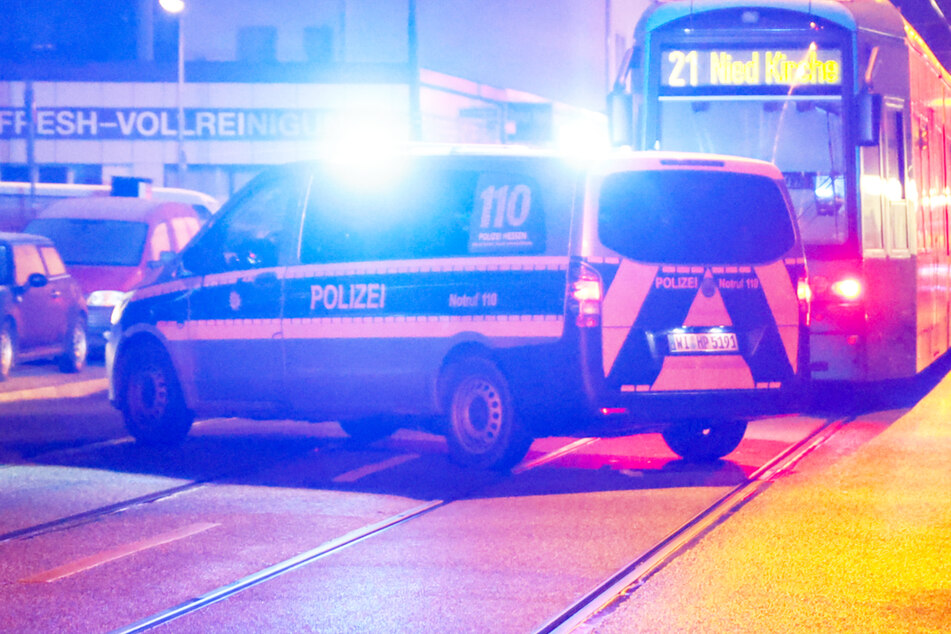 Die Polizei suchte bis tief in die Nacht nach dem mutmaßlichen Schützen.