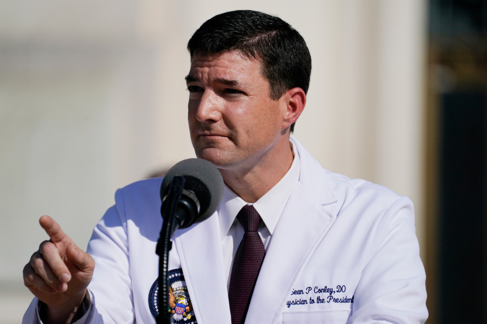Sean Conley, Trumps Leibarzt, rechnet damit, dass er erst kommende Woche Entwarnung für den Krankheitsverlauf des Präsidenten nach der Coronavirus-Infektion geben kann.