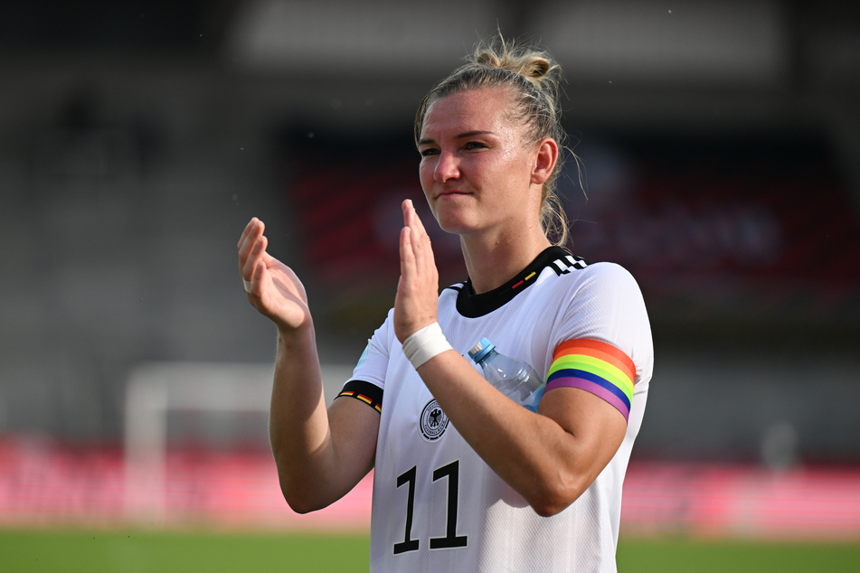 Die deutschen Fußball-Frauen um Alexandra Popp (32) testen am heutigen Freitag in den Niederlanden.