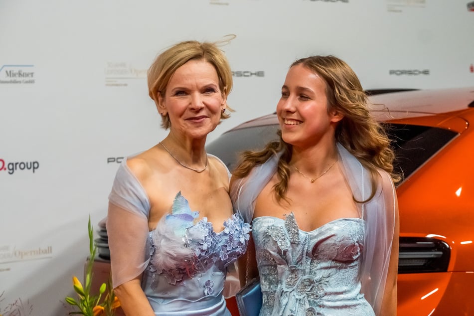 Andrea Kathrin Loewig (59) lief zusammen mit ihrer Tochter über den roten Teppich.