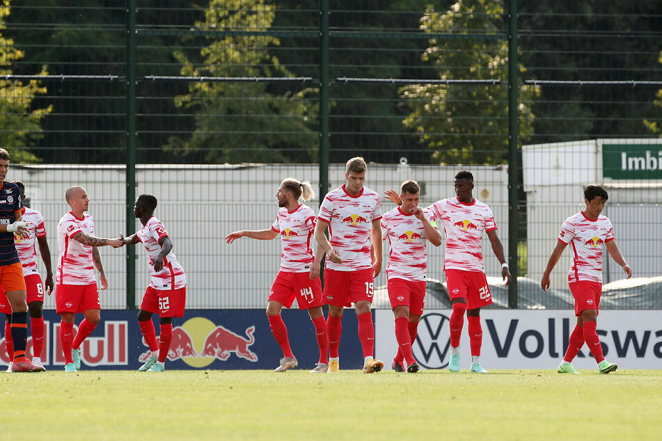 Kollektives Abklatschen nach dem 1:0-Führungstreffer von Alexander Sörloth (4.v.r.).