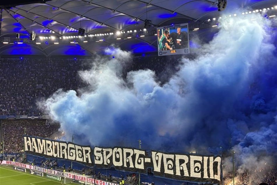 Die HSV-Fans motivieren ihr Team mit einer wahnsinnigen Choreo.