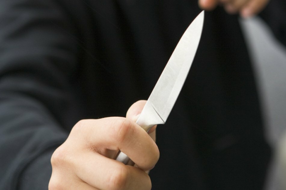 Ein 22-Jähriger bedrohte auf dem Sonnenberg mehrere Personen mit einem Messer. (Symbolbild)
