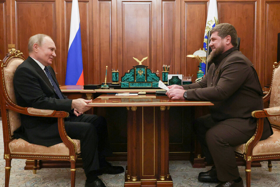 Ramsan Kadyrow (47) lässt sich gerne mit seinem großen Vorbild Wladimir Putin (71) ablichten. Dieser wiederum freut sich, einen zu haben, der nach seiner Pfeife tanzt.