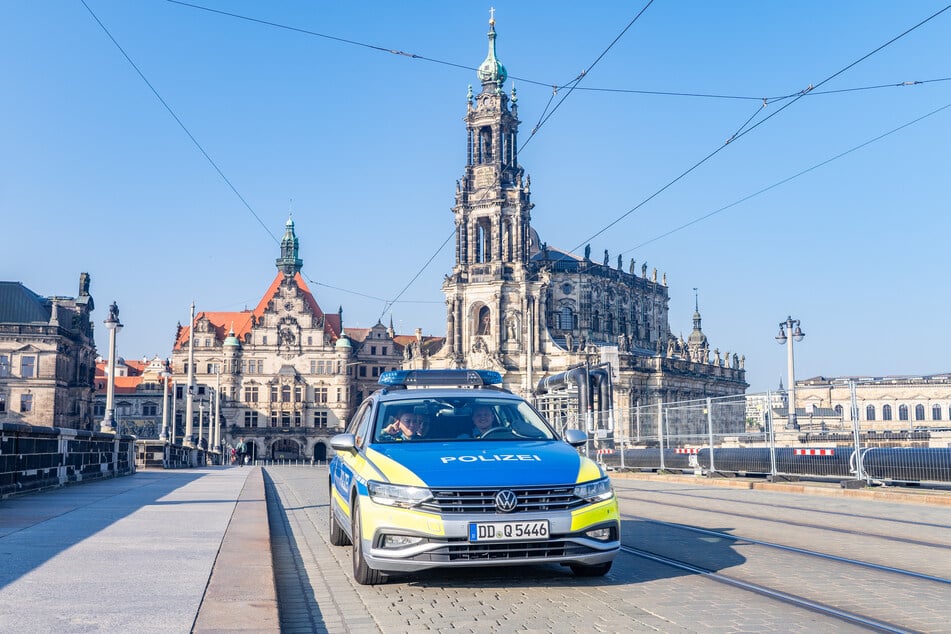 Mit dem Polizeiauto durch die Stadt. Ein Traum, wenn man nicht als Verbrecher drin sitzt.