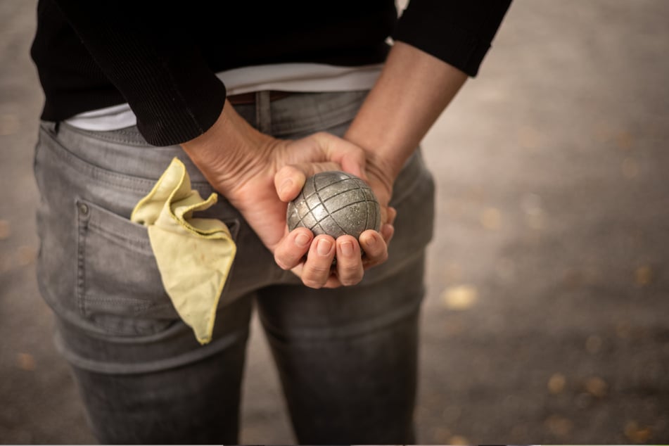 Der französische Volkssport Boule wird auf öffentlichen Plätzen ausgetragen. (Symbolbild)