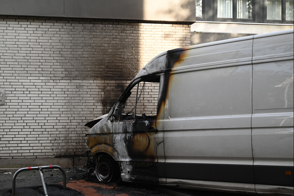 Einige Stunden später stand ein Transporter an der Straße "Am Wall" in Flammen.