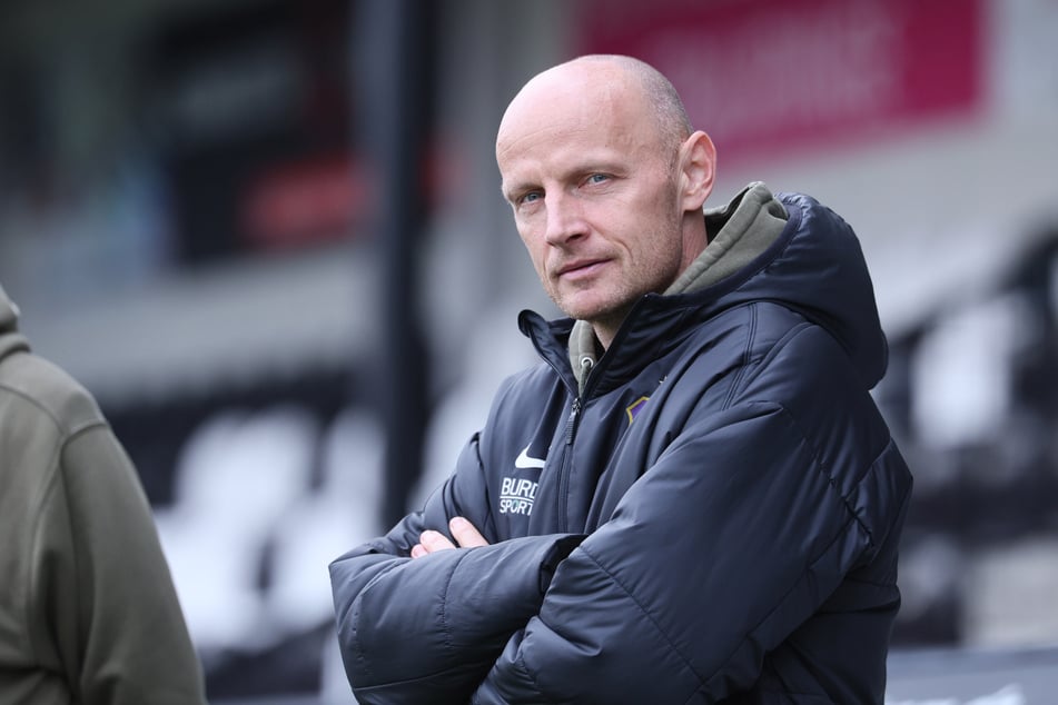 Sollten Fehlschüsse bei den Transfers hinzukommen, wird auch die Kritik an Aue-Sportchef Matthias Heidrich (47) lauter.