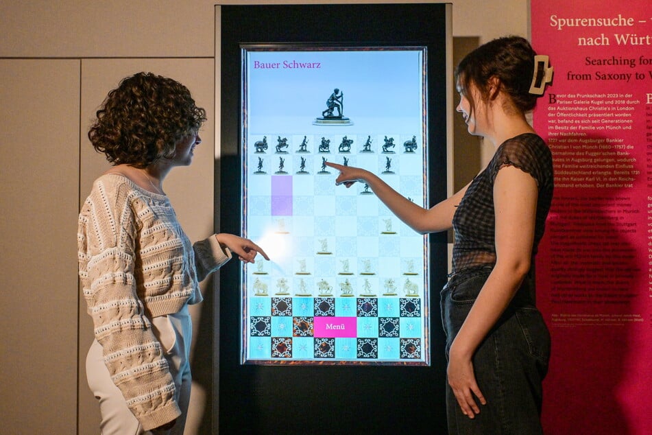 Eine Mediastation lädt zum Schachspiel ein - entweder gegeneinander oder gegen eine KI.