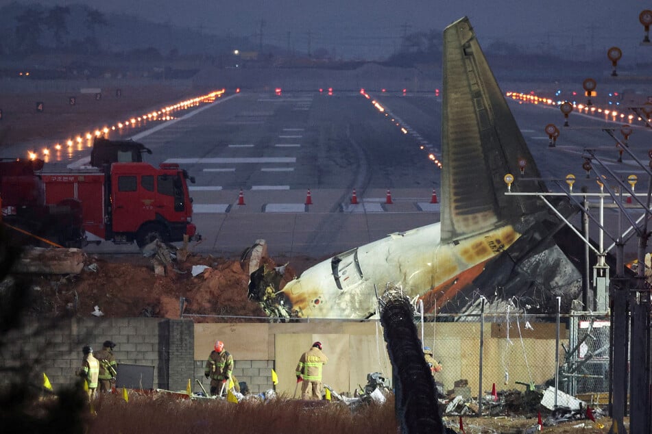 A Jeju Air passenger jet crashed on Sunday after coming down without its landing gear, killing all but two of 181 people on board.