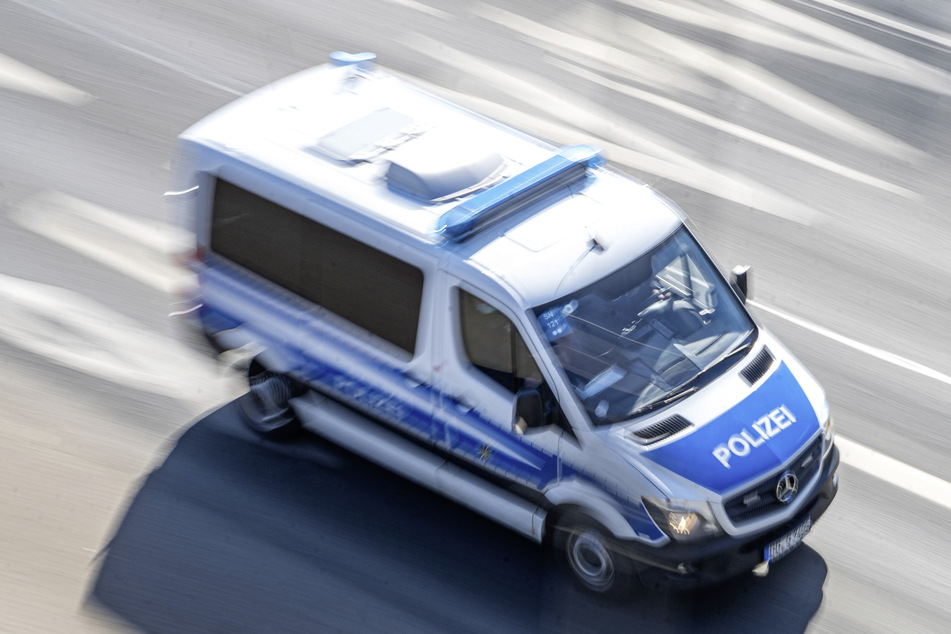 Eine Streife der Autobahnpolizei fand Hehlerware im Wert von rund 30.000 Euro in einem polnischen Renault. (Symbolbild)
