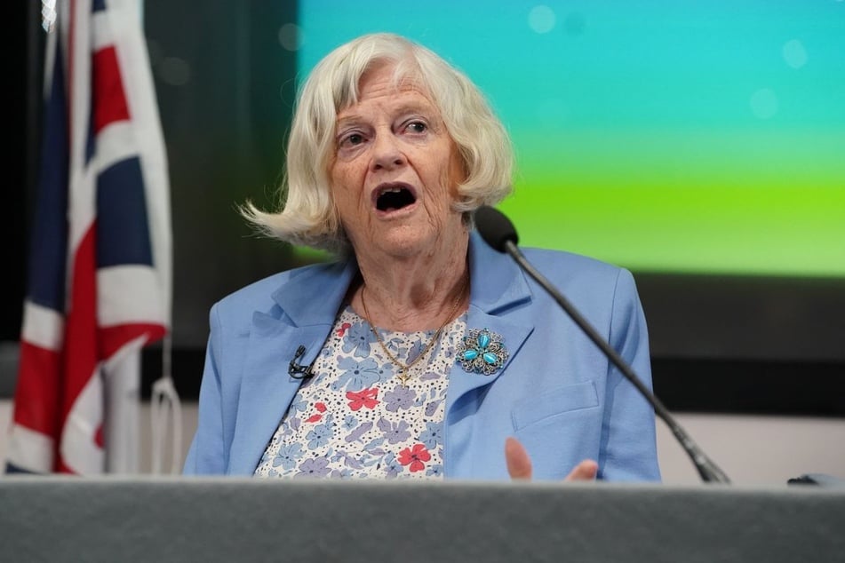 Widdecombe (†78) forderte beispielsweise die Wiedereinführung der Todesstrafe, sprach sich gegen die gleichgeschlechtliche Ehe und die Selbstbestimmung von Transpersonen über deren Geschlecht aus.