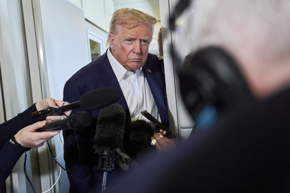 Donald Trump (79) äußerte sich gegenüber Reportern an Bord der Air Force One auf dem Flug von Schottland nach Washington.