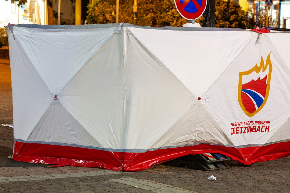 Der 60-Jährige lebte noch, als Einsatzkräfte des Rettungsdienstes eintrafen, doch kurz darauf starb der Mann in einer Klinik.