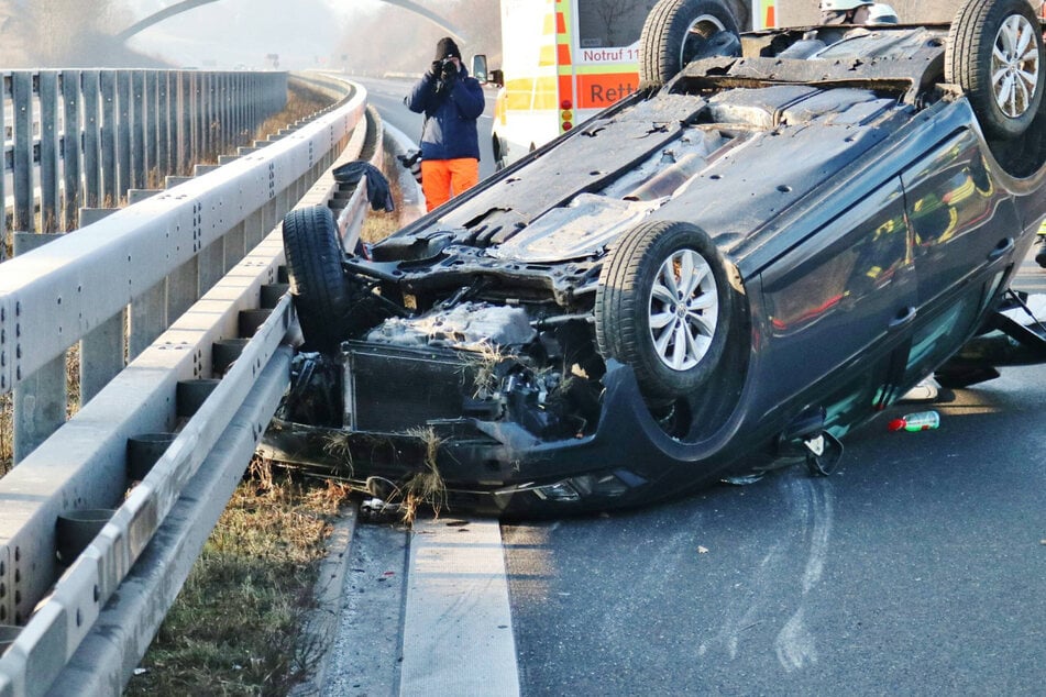 VW-Fahrer (†55) überschlägt sich und stirbt, doch die Ärzte haben eine Vermutung