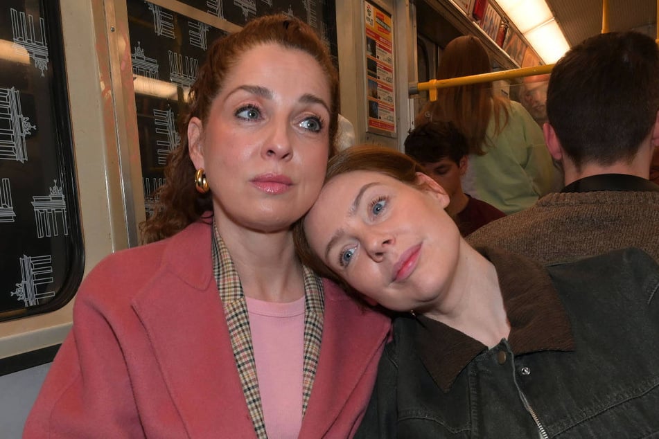 Und wie lange kann Nina (l.) Toni noch etwas vormachen?