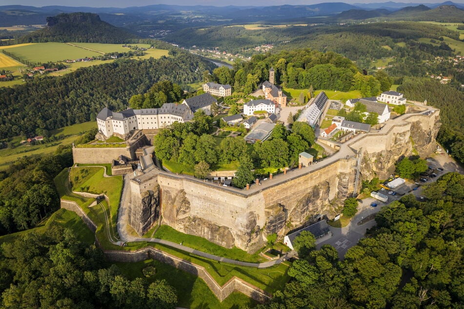 In Königstein beginnt die Herbstwanderung, tolle Sicht auf die Festung gibt es auf allen drei Strecken.