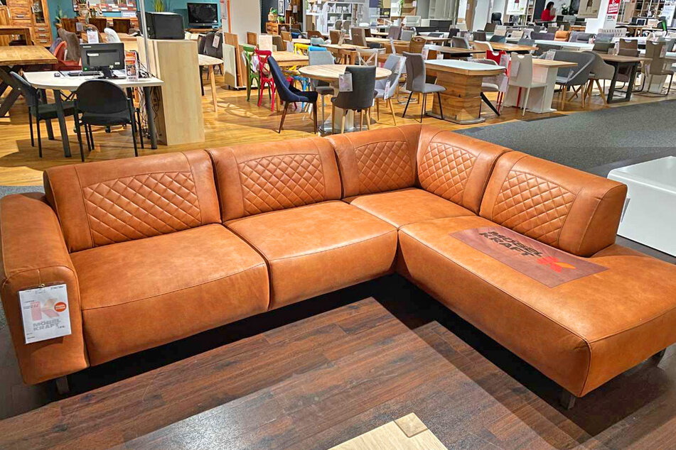 Möbel Kraft verkauft gerade diese schicke Couch zum Sonderpreis
