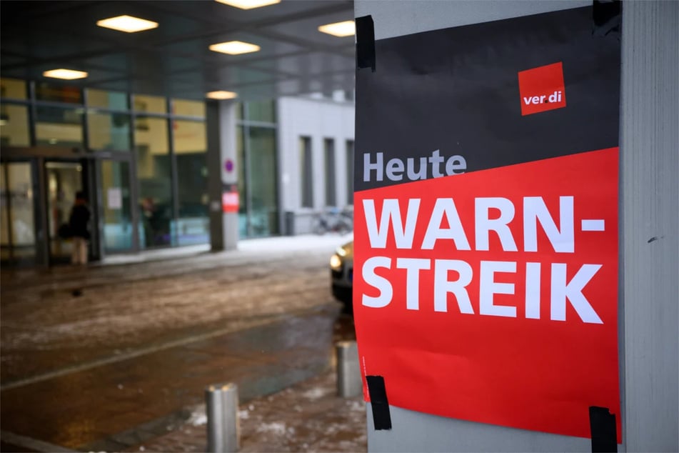 Warnstreiks auch am Wochenende bei der MVB: Notverkehr im Einsatz