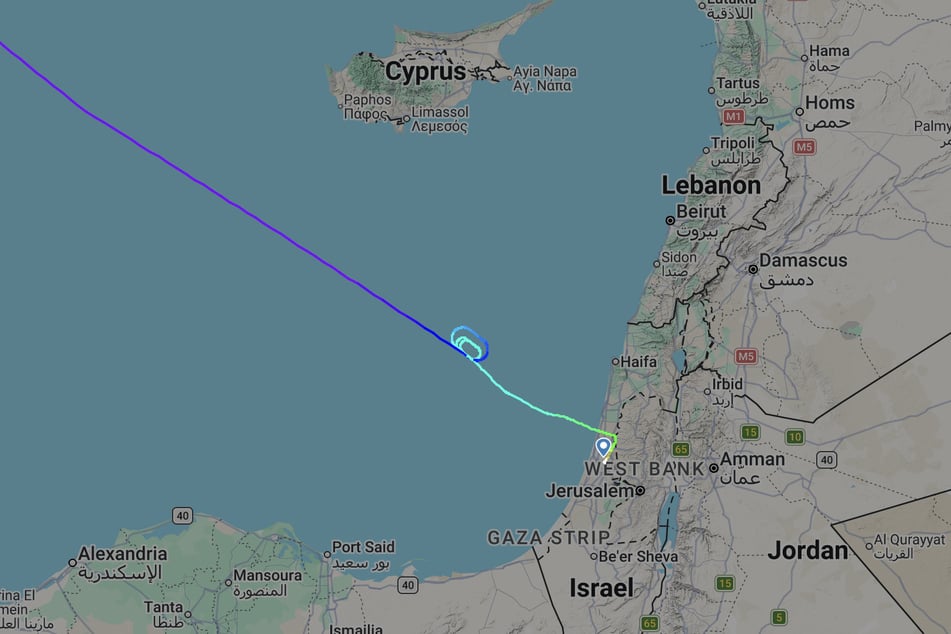 Der Wizz-Air-Flieger kreiste mehrere Runden über dem Mittelmeer, bevor er zur Landung in Tel Aviv ansetzte.
