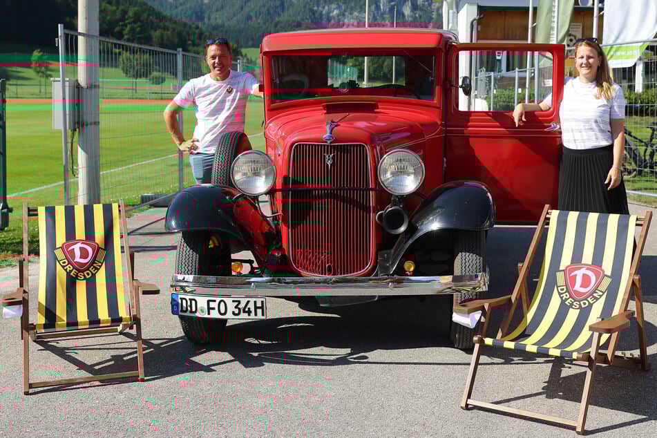 Anne Uhlig (r.) und ihr Tobias Hildebrand (l.) kamen mit dem Ford Pickup ins Trainingslager.