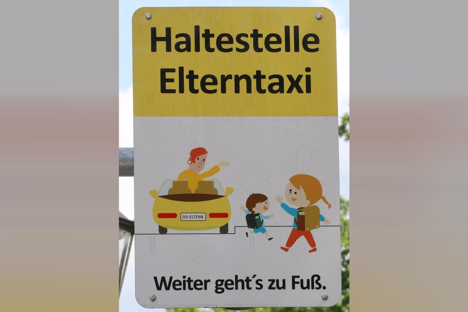Gegen das morgendliche Park-Chaos vor Schulen gibt es "Elterntaxi-Haltestellen".