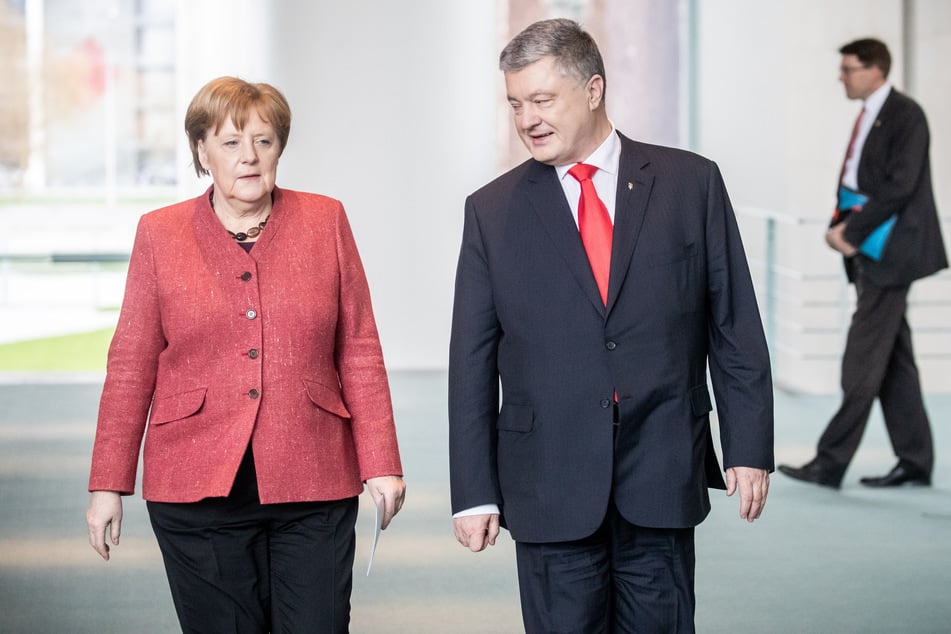 Merkels Sprecherin bestätigte das Telefonat mit dem Fake-Peroschenko, der sich als "der frühere (ukrainische) Präsident ausgegeben hatte".