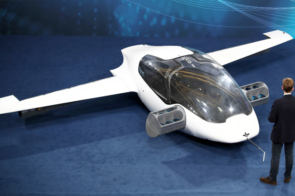So könnte die Zukunft aussehen: Der Prototyp des ersten flugfähigen "Flugtaxis" des Herstellers Lilium aus Bayern wird spektakulär.