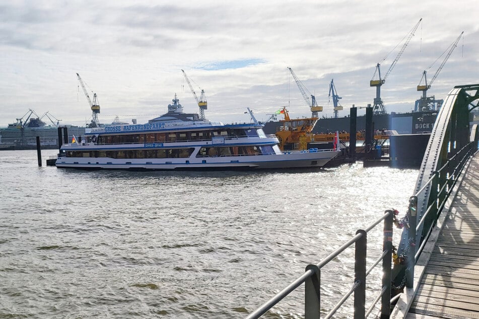 Den schönen Hafen von Hamburg muss man auch in der Weihnachtszeit gesehen haben.