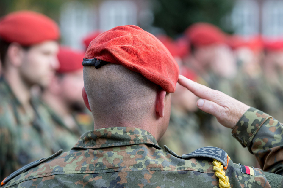 Bundeswehr-Reservisten in Nordsachsen und Sachsen-Anhalt sollen ein rechtsextremes Netzwerk gebildet haben.