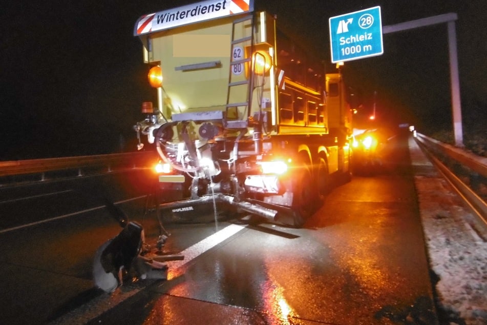 Unfall A9: Schwerer Unfall auf A9: Transporter kracht ungebremst in Winterdienst