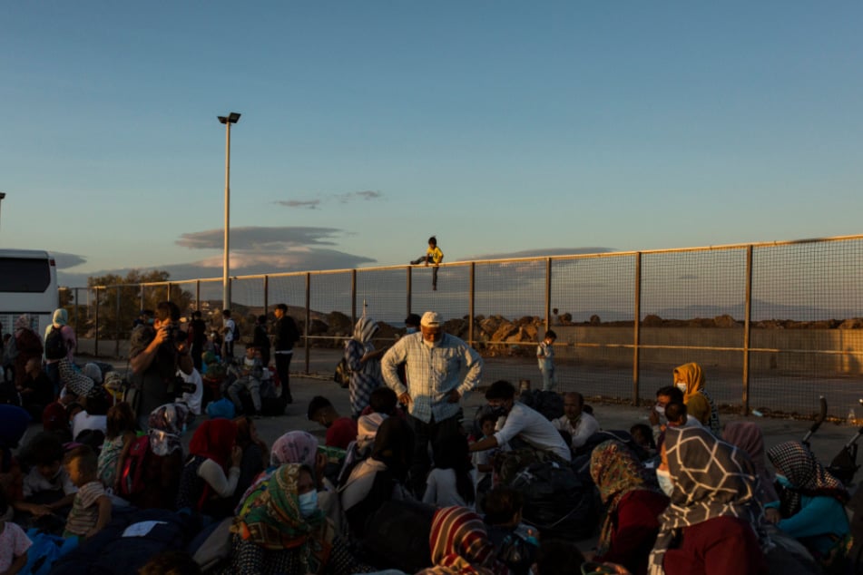 Flüchtlingshelfer werden auf Lesbos festgenommen, dann rufen sie Max Herre an