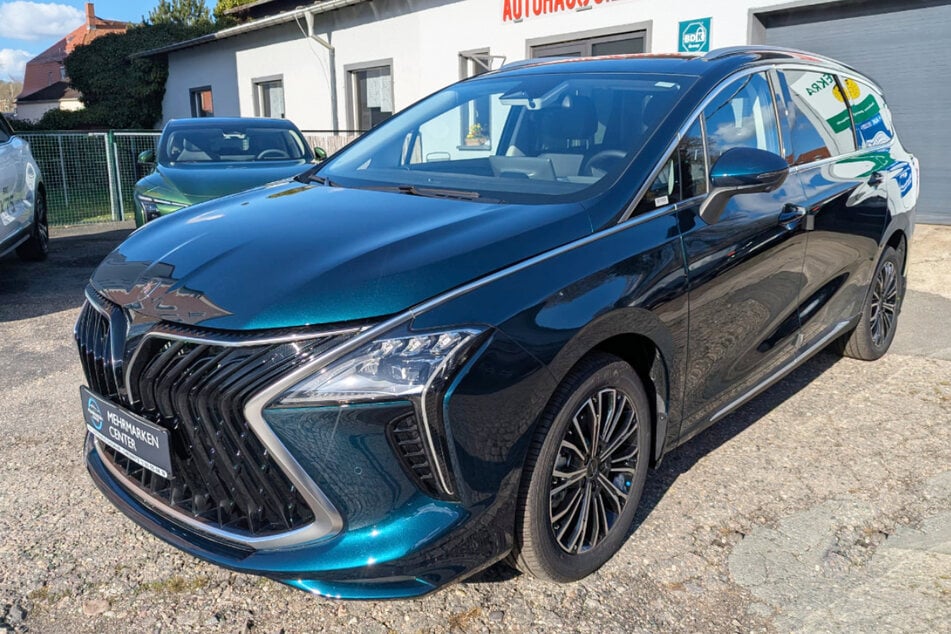 Abbildung zeigt Sonderausstattung.