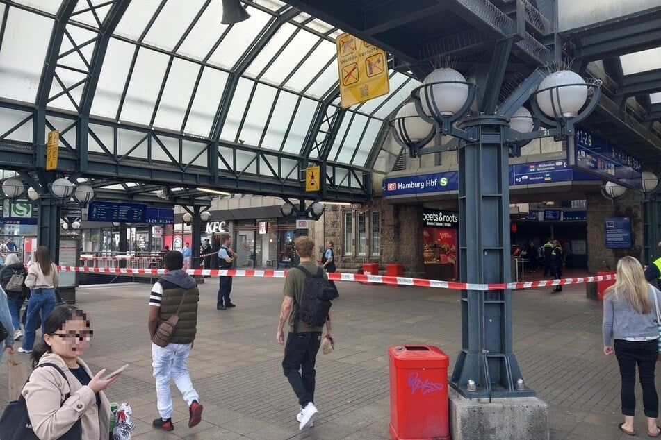 Der Bereich um den Koffer am Bahnhof wurde vorübergehend abgesperrt.