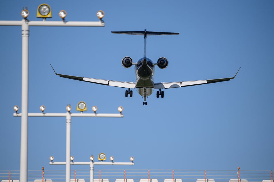 Im Frühjahr/Sommer 2025 starten Flieger vom Flughafen Dresden nach Barcelona, Rom und die griechische Halbinsel Chalkidiki. (Archivfoto)