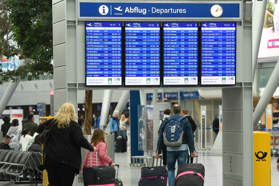 Der Flughafen Düsseldorf rechnet allein am ersten Ferienwochenende mit etwa 165.000 Passagieren.