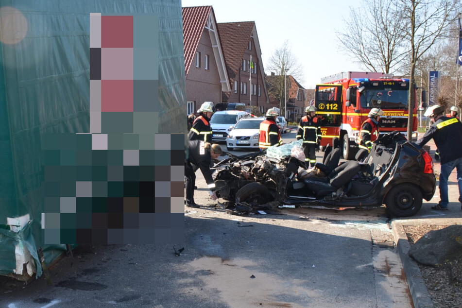 Auto gerät in Gegenverkehr, Fahrer schwer verletzt