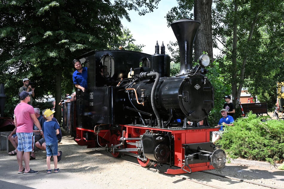 Für die Eisenbahn wurden sogar extra Gleise verlegt.