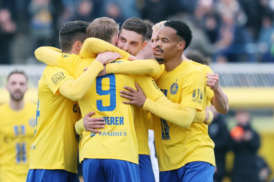 Mit einem Sieg könnte sich Lok Leipzig am Samstag weit von Kontrahent Rot-Weiß Erfurt absetzen.