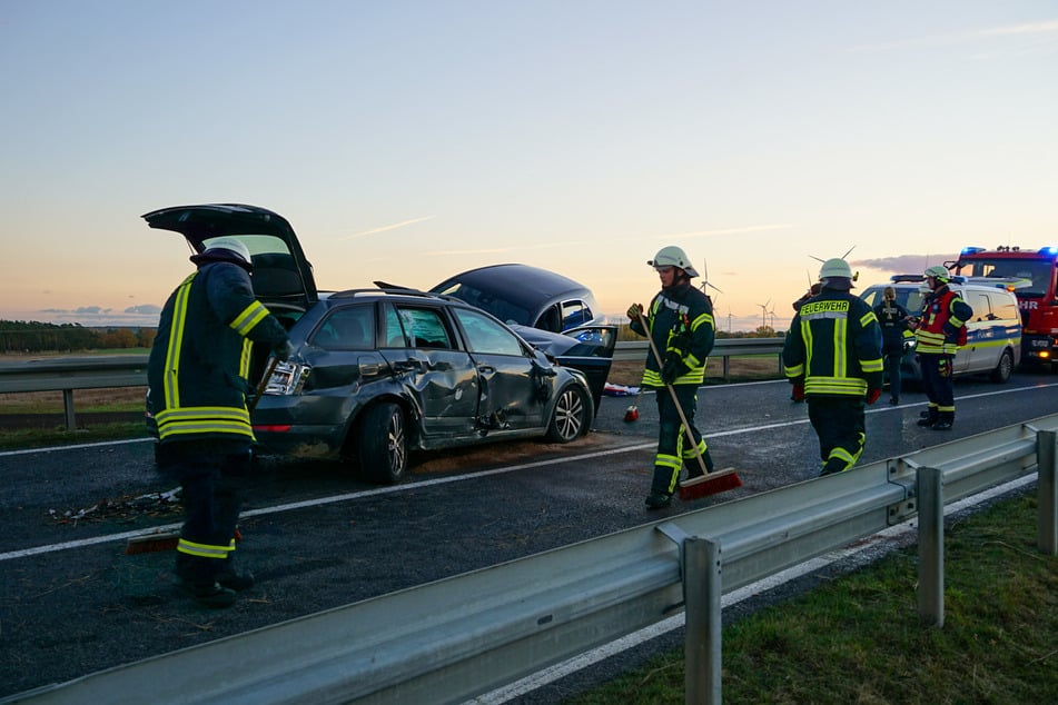 Die Bundesstraße war zunächst mehrere Stunden voll gesperrt.