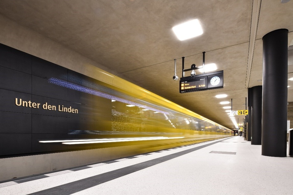 Der verbaute Terrazzo-Boden Unter den Linden muss ausgebessert werden.