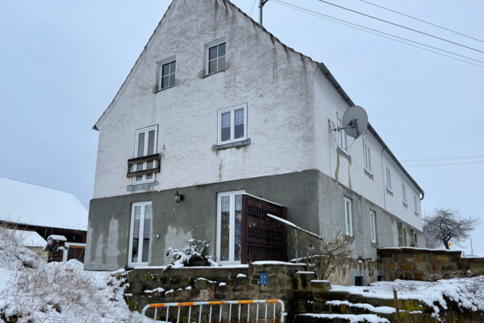 Tagelang lagen die Mutter und ihr Sohn tot in diesem Haus in Muckenreuth.