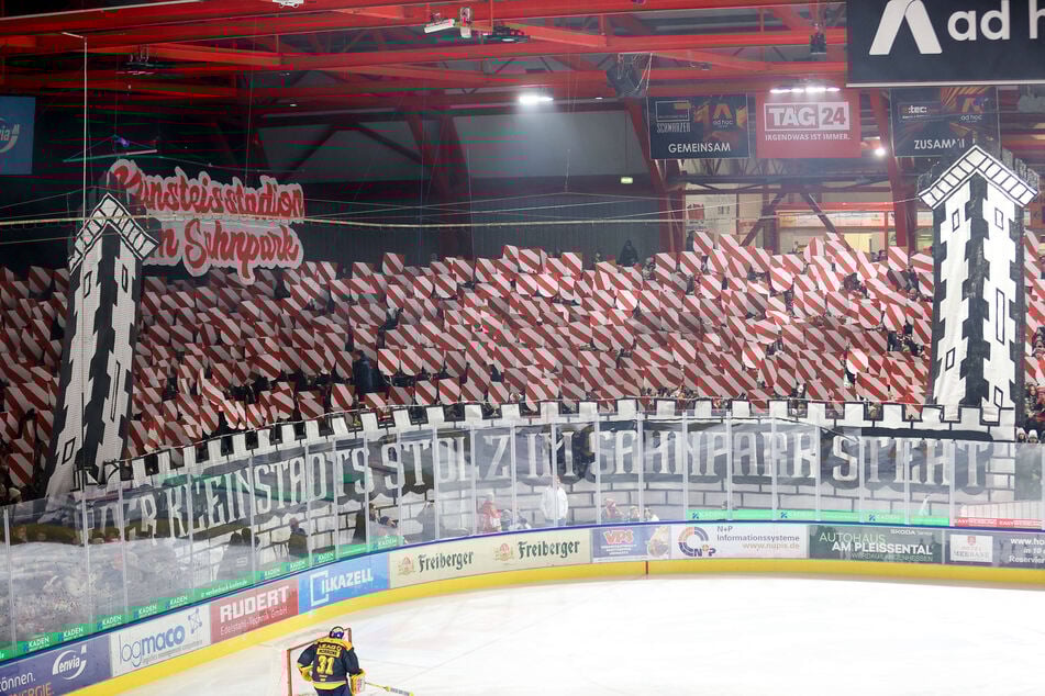 Volle Hütte im Sahnpark! Mehr als 5000 Menschen verfolgten das Sachsenderby vor Ort.