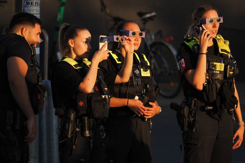 Die Polizei hat die Sonnenfinsternis gut im Blick.
