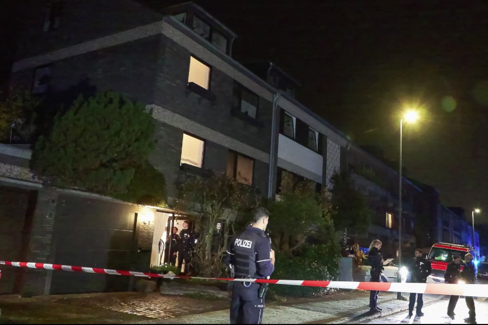 In diesem Mehrfamilienhaus soll sich der tödliche Angriff auf die 77-Jährige ereignet haben.