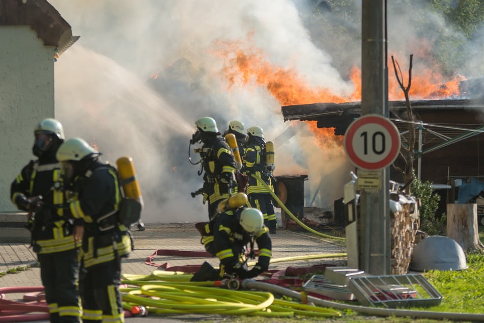 Mehr als 80 Feuerwehrhelfer plus DRK und Polizei waren in Pobershau im Einsatz.