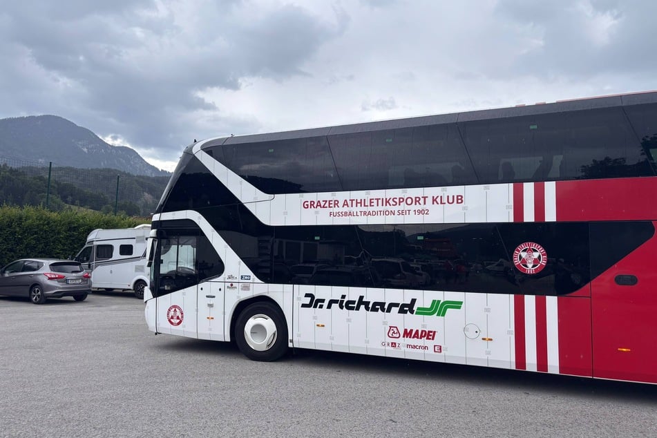 Die Grazer sind mit ihrem Mannschaftbus in Windischgarsten angekommen.