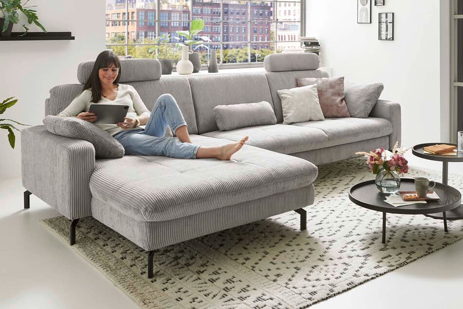 Wer dieses moderne Sofa kauft, kann jetzt knapp 1.500 Euro sparen