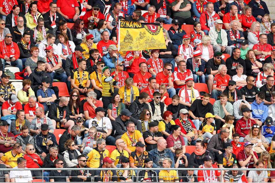 Schon beim letzten Derby am 13. Mai waren die Zuschauerränge gemischt mit Zwickau- und Dresden-Fans. So soll es am Samstag wieder werden.